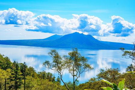 秋晴れの支笏湖。