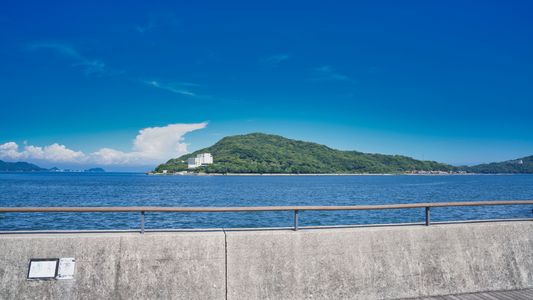 鳥羽より海沿いの眺め