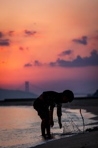 秋色の海辺にて