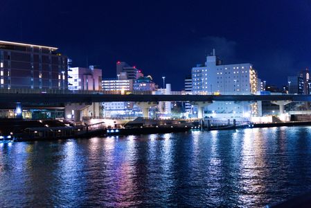 隅田川沿いの風景