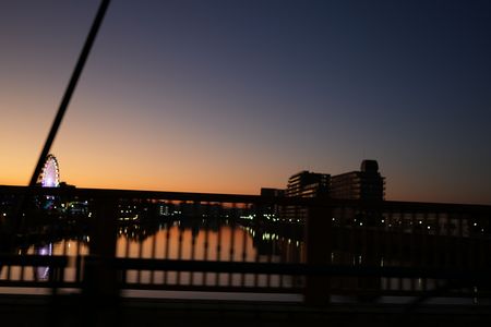 夜の入り口の観覧車