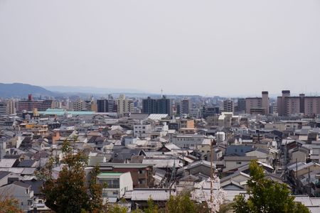 遥か彼方の京都タワー