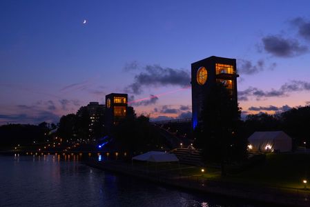 富山環水公園の三日月