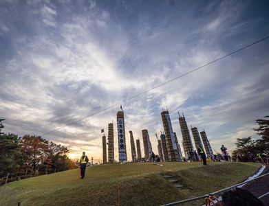 夕暮れの松明あかし