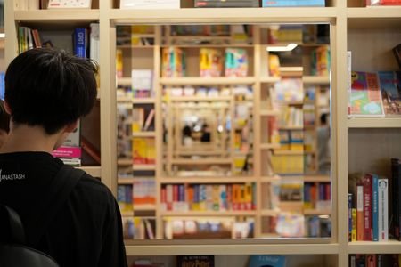 吸い込まれそうな本棚