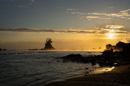 夜明けの雨晴海岸