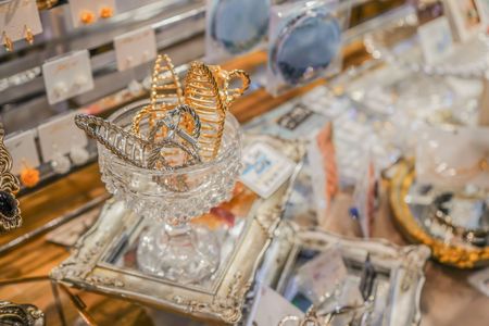 近所の雑貨屋さんにて