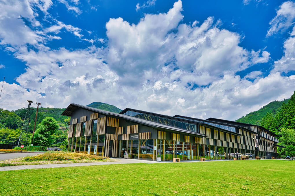 『雲の上の図書館』フランケンさんさん