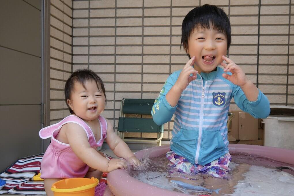 『初めての兄弟プール』なるはちゃんさん