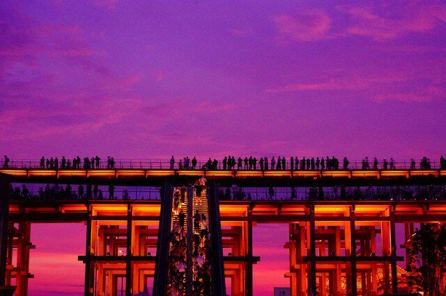 『夏の夕暮れと大屋根リング』コッポラさん