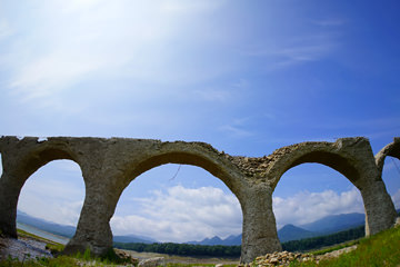「大雪の　懐深く　眠る橋（タウシュベツ川橋梁）」 父ケニアさん