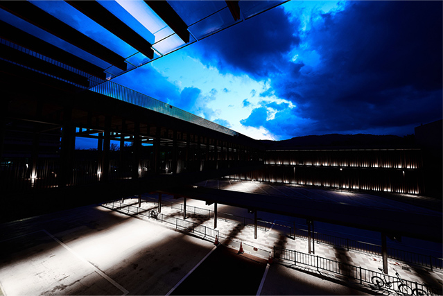 払暁の奈良公園バスターミナル