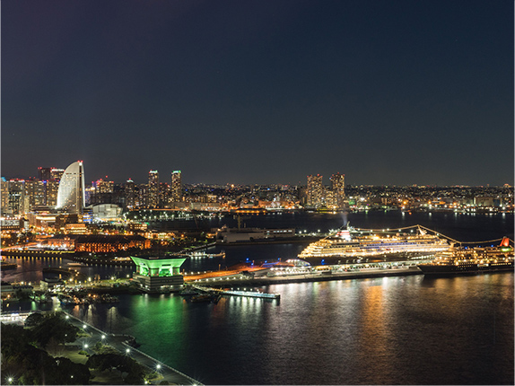 二艘の船を迎える街