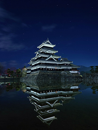 北斗七星下の松本城