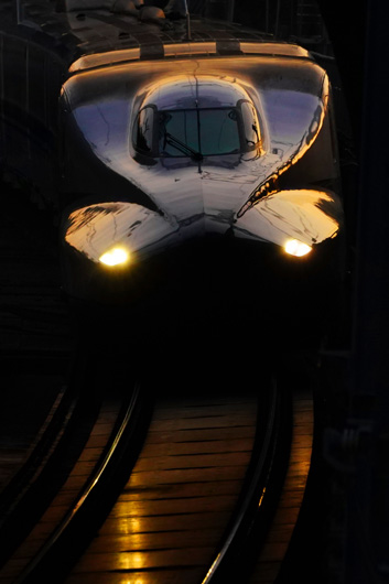 【入選】トンネルに入る瞬間『新幹線　光のマジック』 イッチャンさん