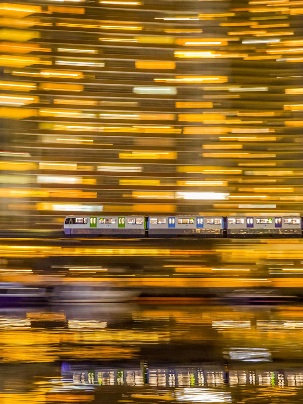 【入選】「空中鉄道 光彩を駆け抜ける」yudai3377さん