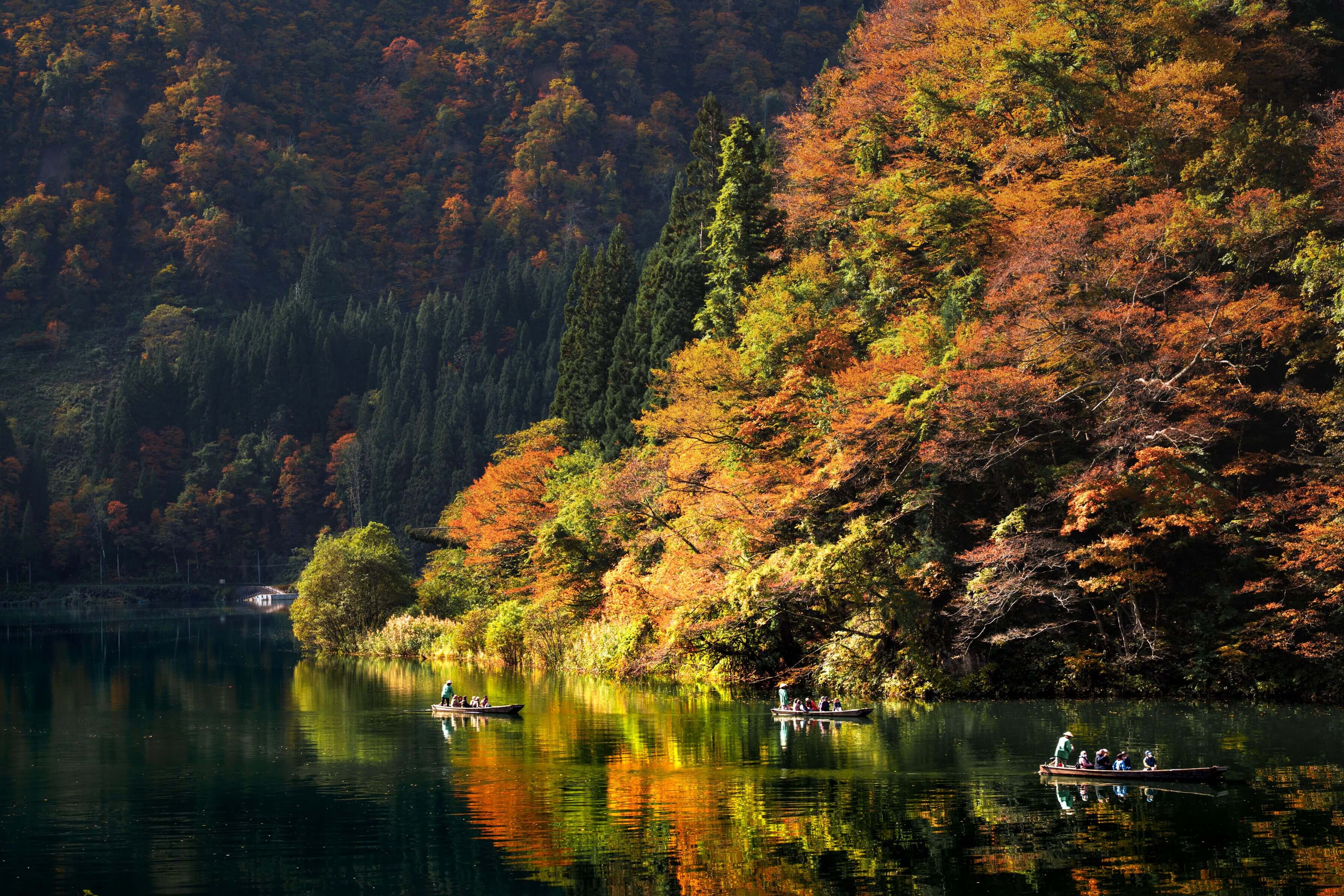 【優秀賞】「鏡に映る秋」 ひろぞうさん
